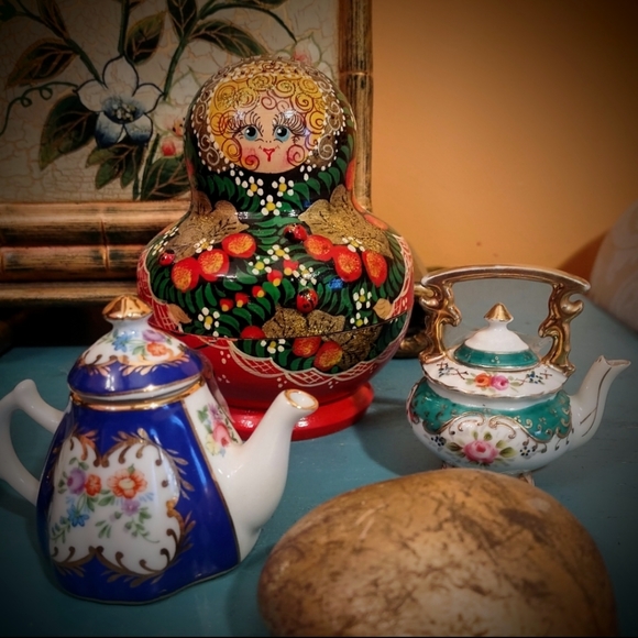 EUC Miniature Cobalt Floral Teapot - Picture 11 of 11